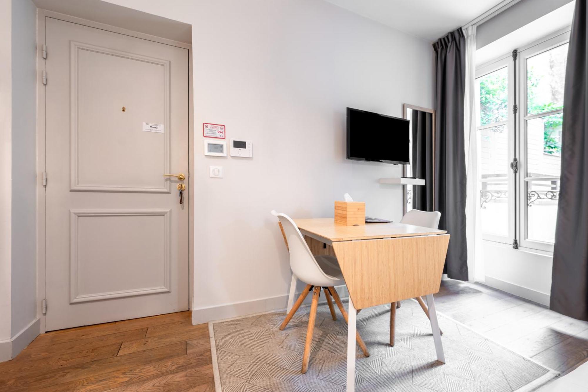 Apparts De L'Oncle Louis Versailles Luaran gambar